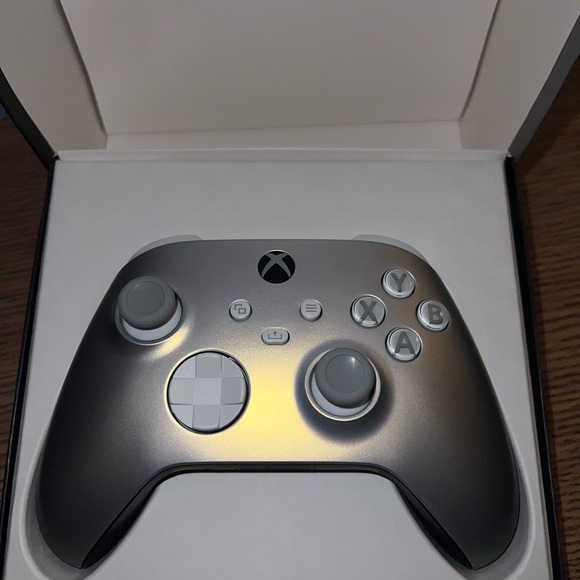 Wireless Controller - Silver - Picture 2 of 7